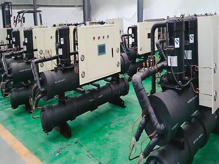 水源熱泵機(jī)組車間