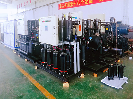 *管水源熱泵機(jī)組車(chē)間